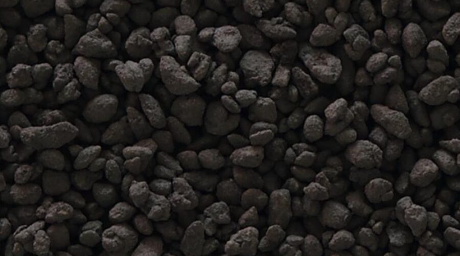 Katalox Light Filtermaterial: schwarzes por&ouml;ses Zeolith-Granulat mit Mangandioxid-Beschichtung